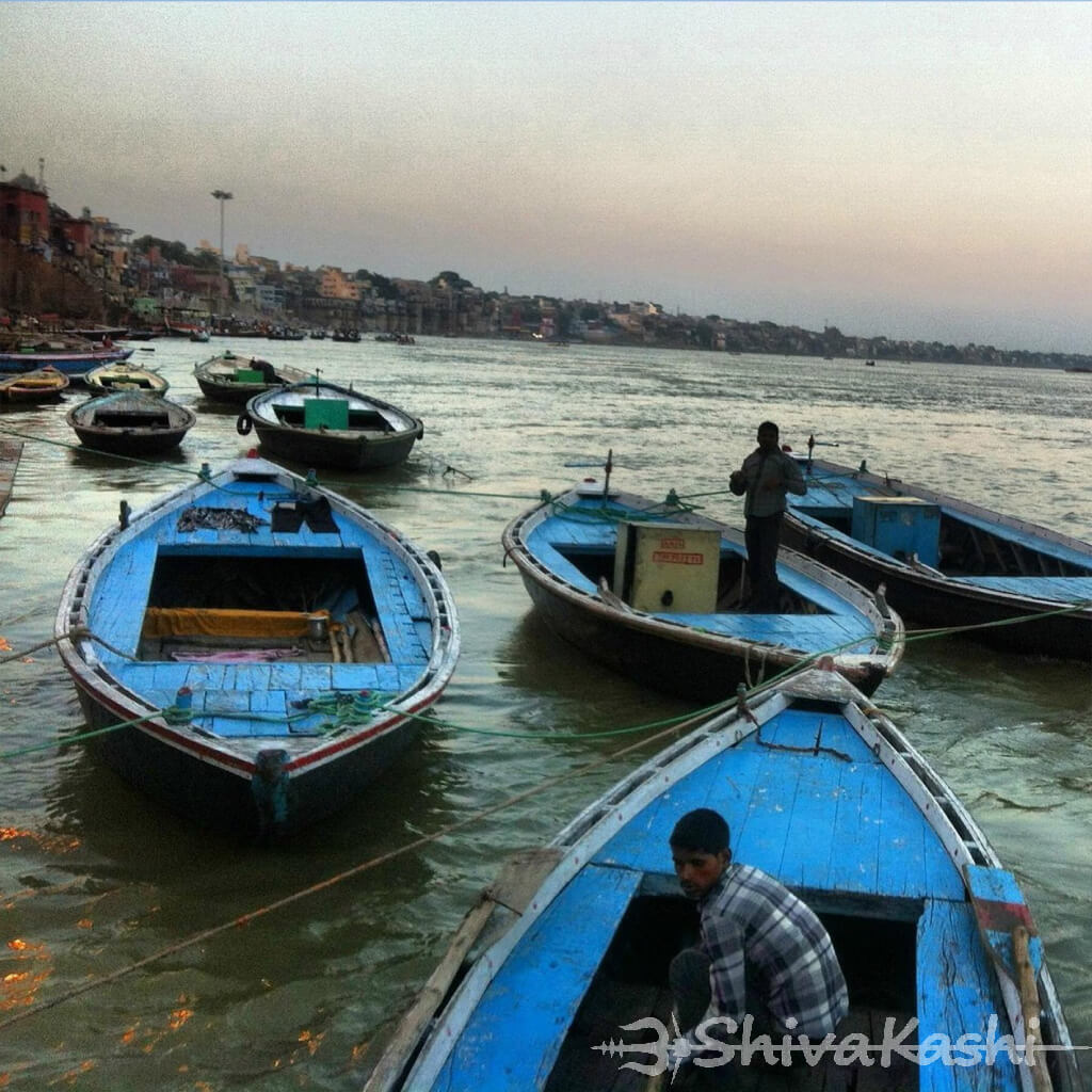 Boats available for private booking at Varanasi ghat on the Ganga Boats available for private booking at Varanasi ghat on the Ganga