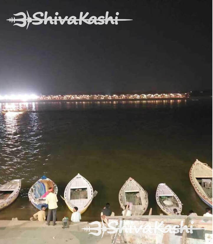 Evening boat ride Varanasi ghats at dusk Evening boat ride Varanasi ghats at dusk